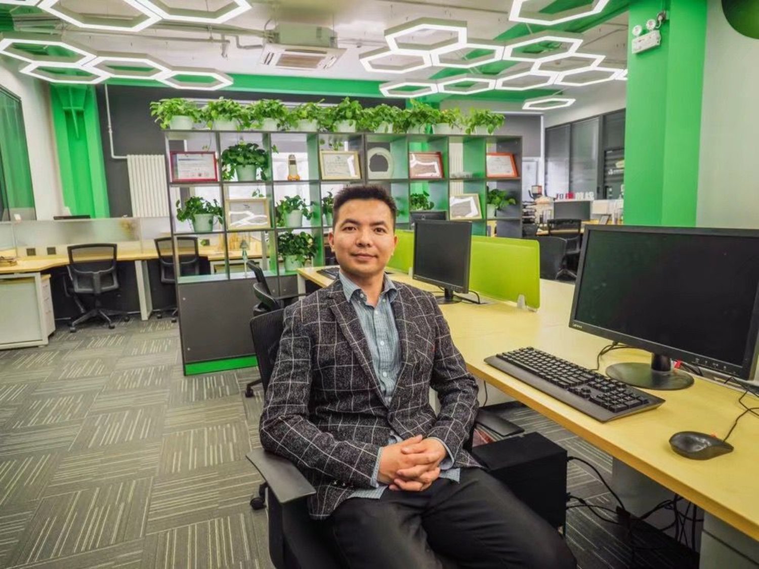 暗网
暗网
2018级工商管理专业研究生 肖祥应