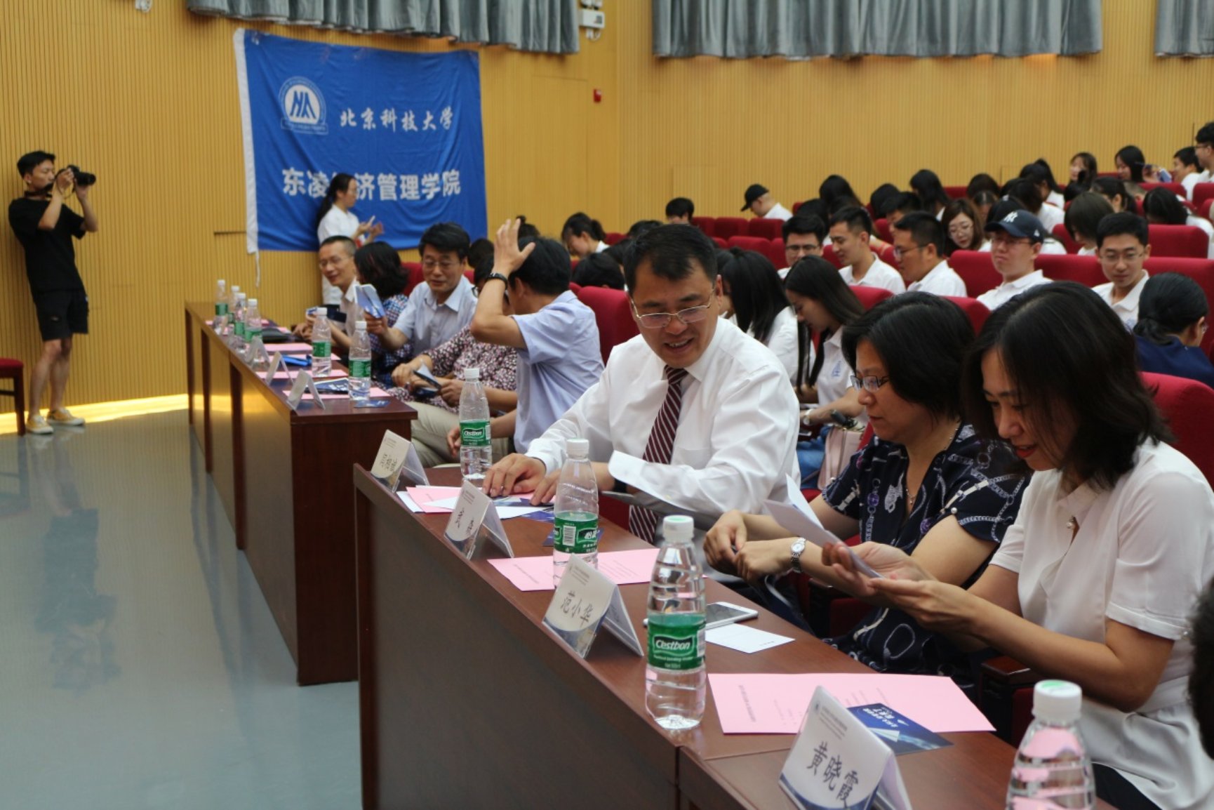 C:\Users\501\Desktop\暗网
开学典礼\IMG_6135.JPG