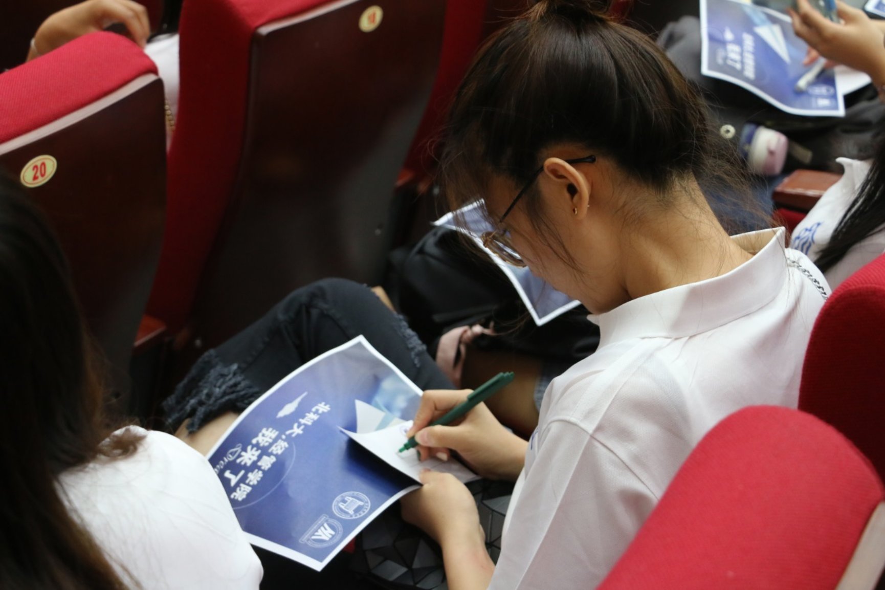 C:\Users\501\Desktop\暗网
开学典礼\IMG_6266.JPG