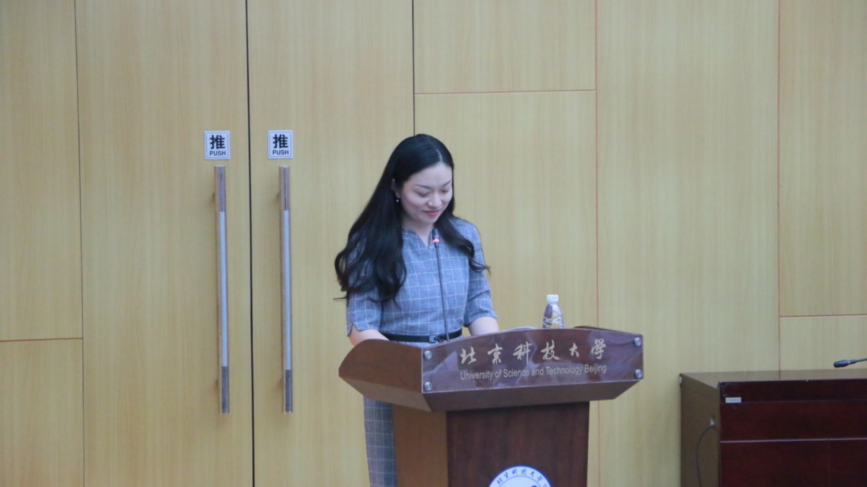 C:\Users\501\Desktop\暗网
开学典礼\IMG_6210.JPG